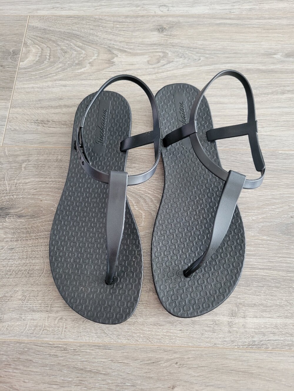 New Ipanema Sandals Size US 6, Euro 37